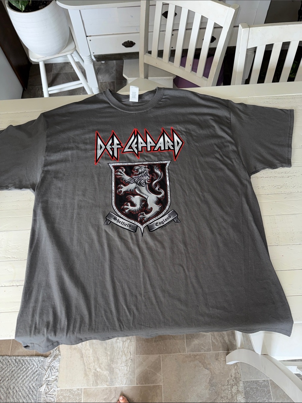 Def Leppard Mens T-Shirt Band Concert England Tour 2017 Short Sleeve XXL NWOT
